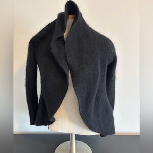 Neiman Marcus 100% Cashmere Short Cardigan in a Dark Black